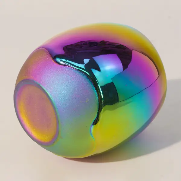منظر جانبي لفنجان القهوة الخزفي الهولوغرافي غير منتظم الشكل